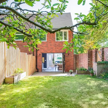 2 Bed House Close To Town Centre Bracknell Exterior foto